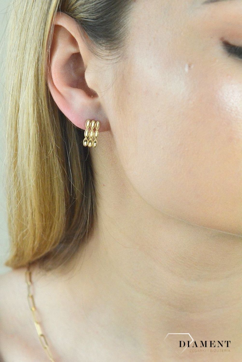 Złote kolczyki 585 ażurowy wzór KL 11333. Eleganckie, złote kolczyki  w formie ponadczasowej ozdobionej ażurowym wzorem wykonane ze złota próby 585 o wadze około 2,99 gram. Ich kształt jest uniwersalny, ponadczasowy a dzięki s.jpg